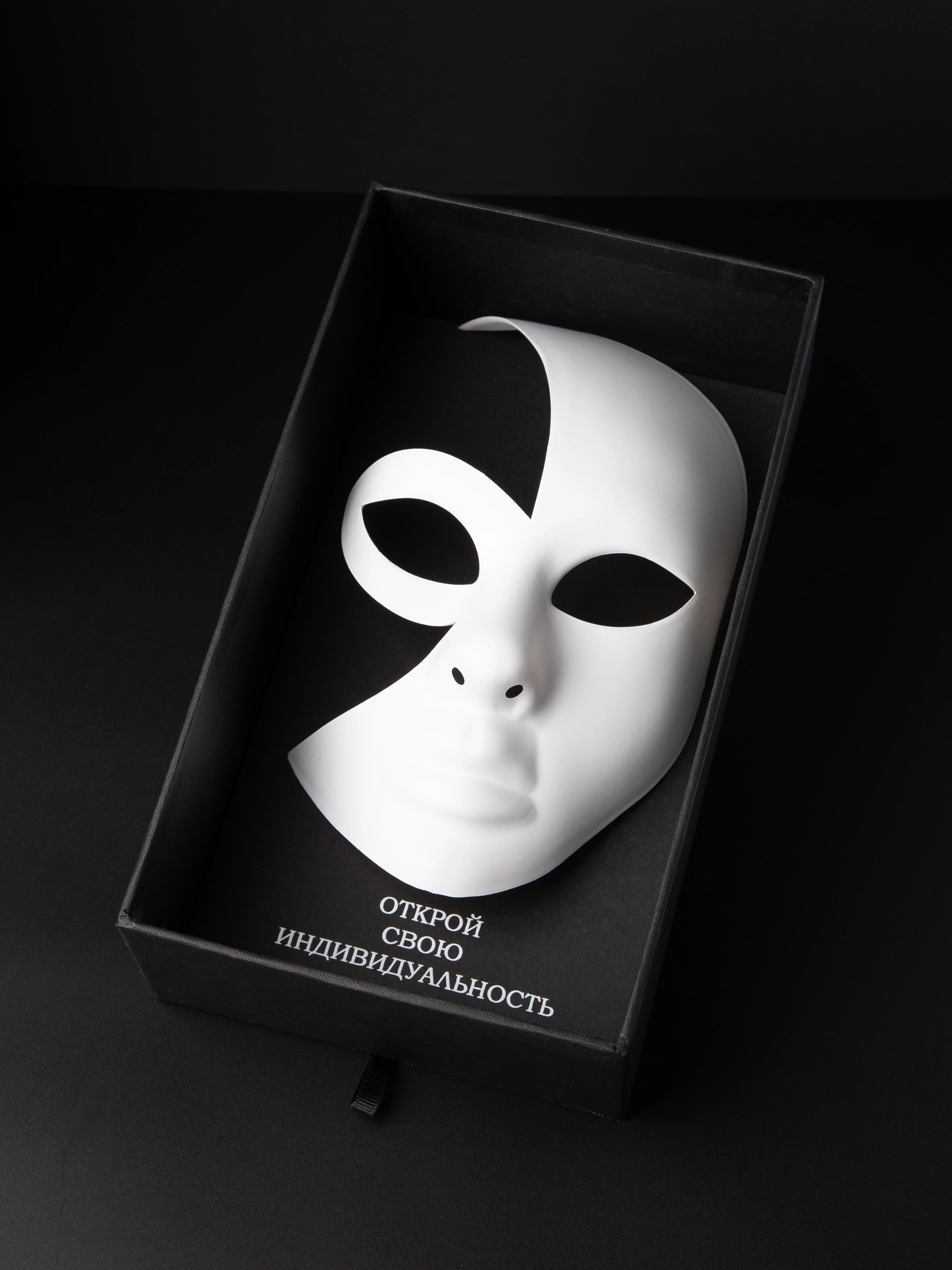 Театральный перформанс и музыкальные коробки для «Dzhanelli Jewellery»