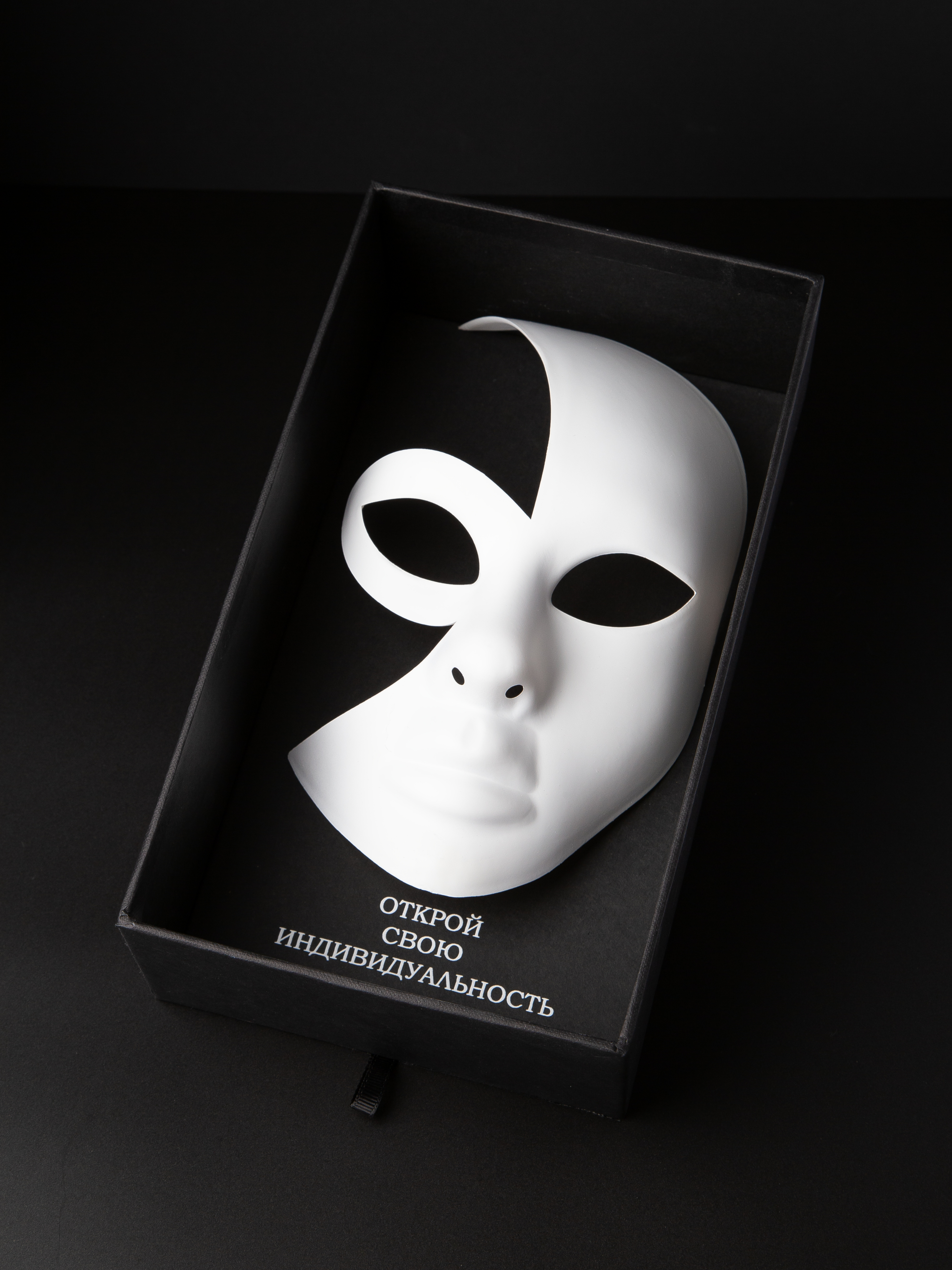 Театральный <br> перформанс <br> и музыкальные <br> коробки для <br> «Dzhanelli Jewellery»